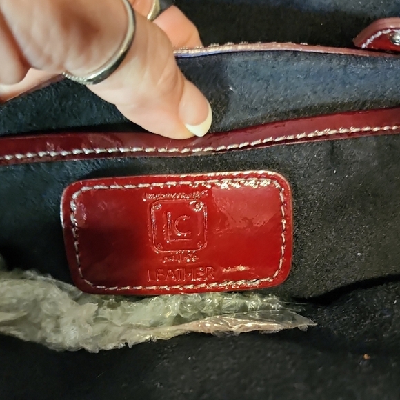 Liz Claiborne Shiny Burgundy Shoulder Bag - Picture 2 of 10